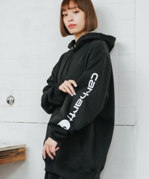 Carhartt（カーハート）の「Carhartt/カーハート Loose Fit Midweight Logo Sleeve Graphic Sweatshirt　袖ロゴ フーディー（パーカー・メンズ）」