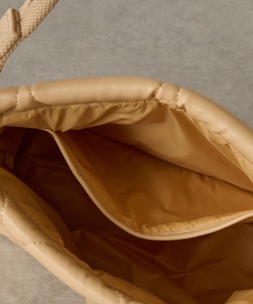 LE VERNIS(ル・ベルニ)の「【LE VERNIS(ル・ベルニ)】キルティングクラッチ(ショルダーバッグ・レディース・ブラック/ベージュ/アイボリー/モカ・FREE)」の18枚目の写真