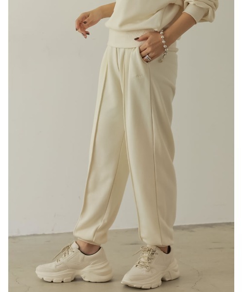 Re:EDIT（リエディ）の「[低身長サイズ有]裏毛ワンポイント刺繍スウェットジョガーパンツ（スウェットパンツ・レディース・モカ/ホワイト系その他/ベージュ/ブラック/グリーン/ピンク/グレー・SHORT/LARGE/MEDIUM）」の14枚目の写真