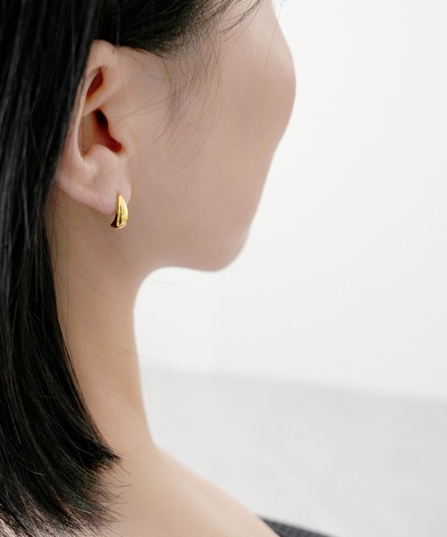 IAMUSE(アイアミューズ)の「金属アレルギー対応 ミニドロップモチーフピアス S0822【IAMUSE】(ピアス(両耳用)・レディース・シルバー/ゴールド・FREE)」の4枚目の写真