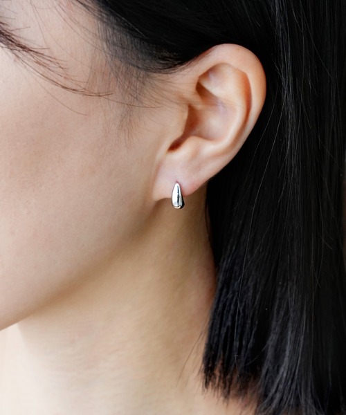 IAMUSE(アイアミューズ)の「金属アレルギー対応 ミニドロップモチーフピアス S0822【IAMUSE】(ピアス(両耳用)・レディース・シルバー/ゴールド・FREE)」の8枚目の写真