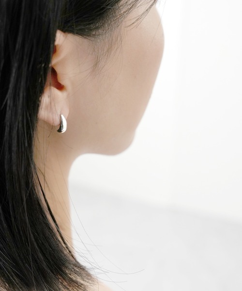 IAMUSE(アイアミューズ)の「金属アレルギー対応 ミニドロップモチーフピアス S0822【IAMUSE】(ピアス(両耳用)・レディース・シルバー/ゴールド・FREE)」の10枚目の写真