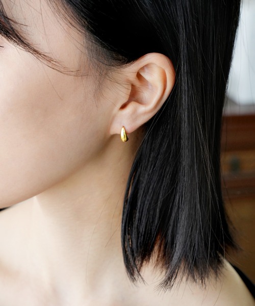 IAMUSE(アイアミューズ)の「金属アレルギー対応 ミニドロップモチーフピアス S0822【IAMUSE】(ピアス(両耳用)・レディース・シルバー/ゴールド・FREE)」の3枚目の写真