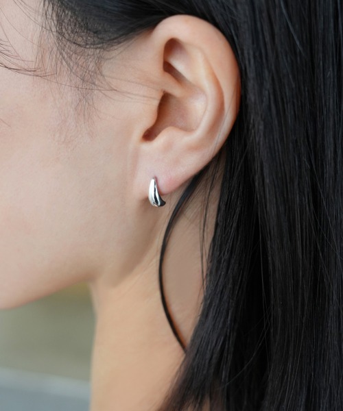 IAMUSE(アイアミューズ)の「金属アレルギー対応 ミニドロップモチーフピアス S0822【IAMUSE】(ピアス(両耳用)・レディース・シルバー/ゴールド・FREE)」の6枚目の写真