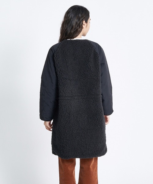 ROXY（ロキシー）の「HOLIDAY/ロキシーノーカラーリバーシブルボアブルゾン（ブルゾン・レディース・ブラック/ナチュラル/ベージュ・LARGE/MEDIUM/SMALL）」の4枚目の写真