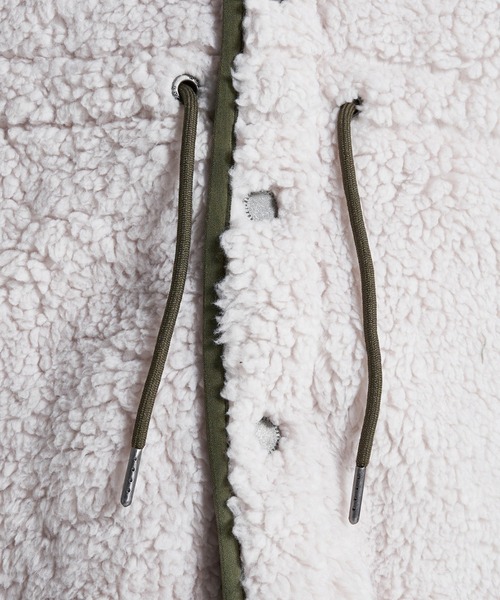 ROXY（ロキシー）の「HOLIDAY/ロキシーノーカラーリバーシブルボアブルゾン（ブルゾン・レディース・ブラック/ナチュラル/ベージュ・LARGE/MEDIUM/SMALL）」の16枚目の写真