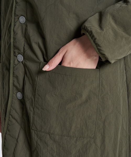 ROXY（ロキシー）の「HOLIDAY/ロキシーノーカラーリバーシブルボアブルゾン（ブルゾン・レディース・ブラック/ナチュラル/ベージュ・LARGE/MEDIUM/SMALL）」の19枚目の写真