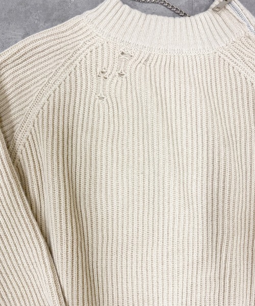 R/X（ロックス）の「チェーンバッチ付きダメージルーズニット（ニット/セーター・レディース・アイボリー/ブラック・FREE）」の4枚目の写真