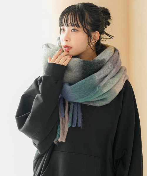 Newlyme(ニューリーミー)の「チェック柄大判ストール(マフラー・レディース・ブラック/ブラック系その他/イエロー/ピンク/マルチ/ブルー/ピンク系その他・FREE)」の12枚目の写真