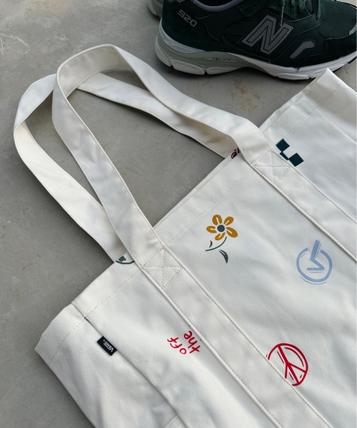 VANS(バンズ)の「【VANS】ヴァンズ N OUR HANDS TOTE IN OUR HANDS トートバック ショッピングバック VN0A7SCM(トートバッグ・レディース・ナチュラル・FREE)」の6枚目の写真