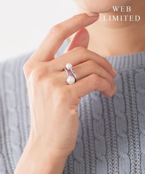 J.PRESS(ジェイプレス)の「【WEB限定】 2WAY パール スカーフ リング(リング・レディース・シルバー系/ゴールド系・F)」の2枚目の写真
