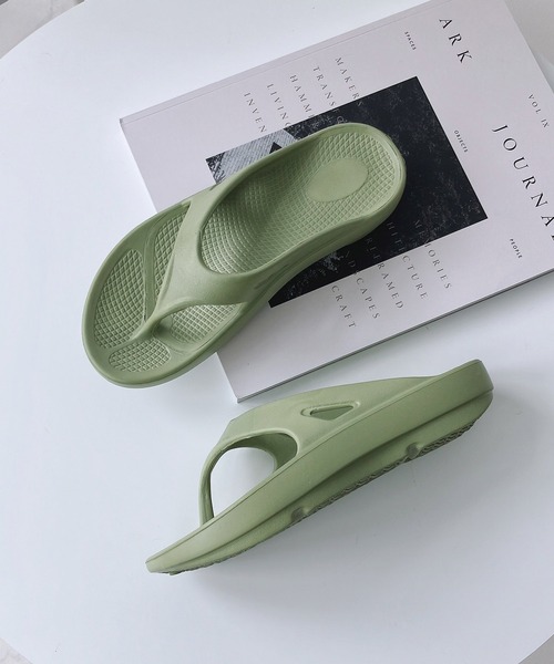 AS KNOW AS plus（アズノゥアズプラス）の「○エアリー トングサンダル【ZOZOTOWN限定アイテム】（サンダル・レディース・グレー/ブラック/アイボリー/ミント/ライトカーキ/ピンク・M/L）」の5枚目の写真