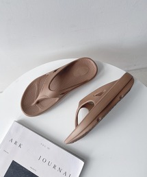 AS KNOW AS plus（アズノゥアズプラス）の「○エアリー トングサンダル【ZOZOTOWN限定アイテム】（サンダル）」