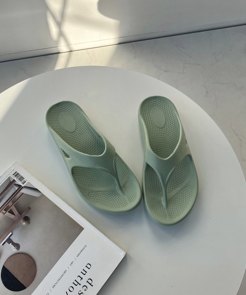 AS KNOW AS plus（アズノゥアズプラス）の「○エアリー トングサンダル【ZOZOTOWN限定アイテム】（サンダル・レディース・グレー/ブラック/アイボリー/ミント/ライトカーキ/ピンク・M/L）」の4枚目の写真