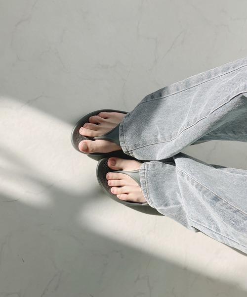 AS KNOW AS plus（アズノゥアズプラス）の「○エアリー トングサンダル【ZOZOTOWN限定アイテム】（サンダル・レディース・グレー/ブラック/アイボリー/ミント/ライトカーキ/ピンク・M/L）」の10枚目の写真