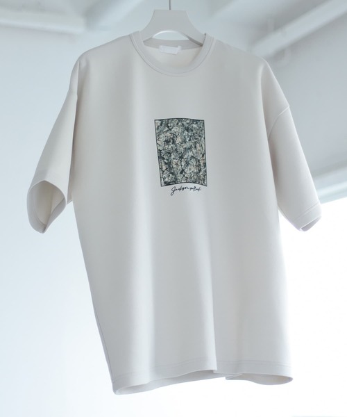 SENSE OF PLACE by URBAN RESEARCH(センスオブプレイスバイアーバンリサーチ)の「『別注』グラフィックアートTシャツ(5分袖)D(Tシャツ/カットソー・メンズ・ライトベージュ/ブラック/ホワイト・MEDIUM/LARGE)」の3枚目の写真