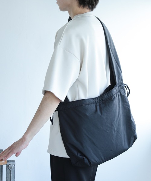 SENSE OF PLACE by URBAN RESEARCH(センスオブプレイスバイアーバンリサーチ)の「『別注』グラフィックアートTシャツ(5分袖)D(Tシャツ/カットソー・メンズ・ライトベージュ/ブラック/ホワイト・MEDIUM/LARGE)」の5枚目の写真