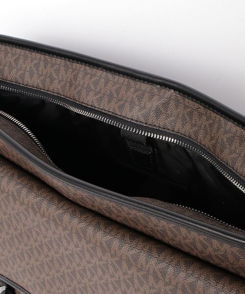 MICHAEL KORS(マイケルコース)の「COOPER UTILITY FLAP MSGR クロスボディ(メッセンジャーバッグ・メンズ・ブラウン系その他・FREE)」の4枚目の写真