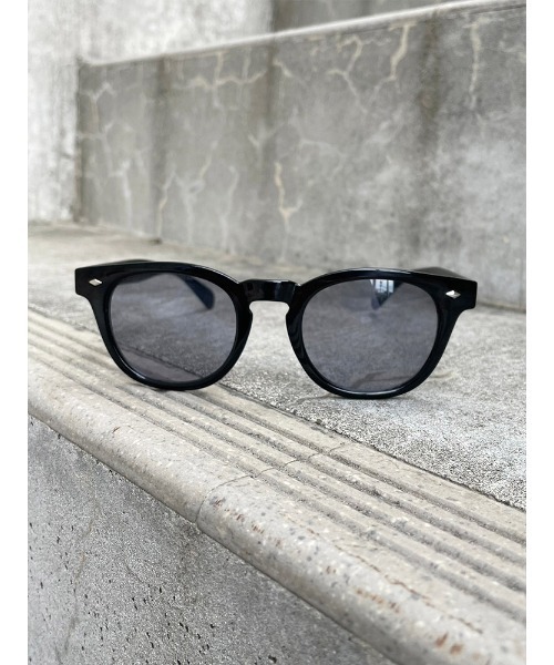 ENVYM（アンビー）の「スクエアフレームクリアサングラス（サングラス・レディース・ブラック・FREE）」の2枚目の写真