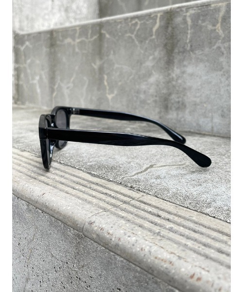 ENVYM（アンビー）の「スクエアフレームクリアサングラス（サングラス・レディース・ブラック・FREE）」の3枚目の写真