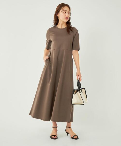 バックボタンショートスリーブワンピース