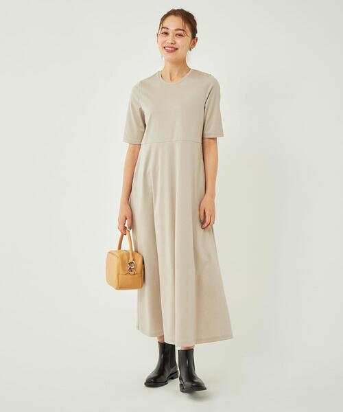バックボタンショートスリーブワンピース