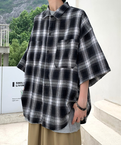 neos(ネオス)の「【neos -addictive design-】ビッグシルエット オンブレー チェック ハーフスリーブ シャツ(シャツ/ブラウス・メンズ・ブラック/レッド・MEDIUM/LARGE/X-LARGE)」の4枚目の写真