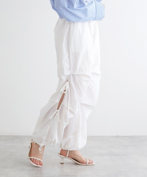 w closet（ダブルクローゼット）の「サイドリボンシャカシャカパンツ（その他パンツ・レディース・ピンク/オフホワイト/カーキ/ブラック/サックスブルー・FREE）」の2枚目の写真