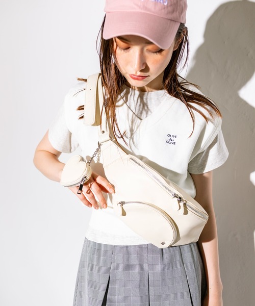 OLIVE des OLIVE(オリーブデオリーブ)の「ハートポーチ付ボディーバッグ 1032120030(ボディバッグ/ウエストポーチ・レディース・ブラック/シルバー/アイボリー・FREE)」の17枚目の写真