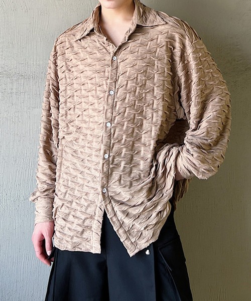 aimoha(アイモハ)の「aimoha menエンポス加工オーバーサイズシャツ(シャツ/ブラウス・メンズ・オフホワイト/ベージュ・LARGE/X-LARGE/MEDIUM)」の2枚目の写真