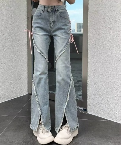 Vipoa(ヴィポア)の「サイドリボンフリンジフレアデニムパンツ(デニムパンツ・レディース・ブルー・MEDIUM/LARGE)」の2枚目の写真