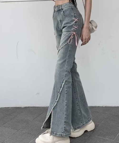 Vipoa(ヴィポア)の「サイドリボンフリンジフレアデニムパンツ(デニムパンツ・レディース・ブルー・MEDIUM/LARGE)」の7枚目の写真