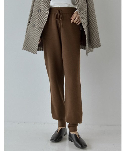 Re:EDIT（リエディ）の「[低身長サイズ有][洗濯機で洗える]ミラノリブニットジョガーパンツ（その他パンツ・レディース・アイボリー/ブラウン/チャコールグレー/ベージュ/ブラック・MEDIUM/AM/LARGE）」の4枚目の写真