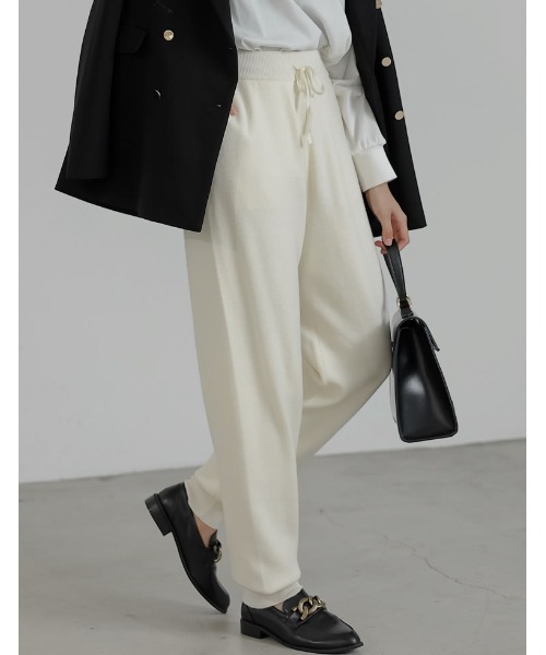 Re:EDIT（リエディ）の「[低身長サイズ有][洗濯機で洗える]ミラノリブニットジョガーパンツ（その他パンツ・レディース・アイボリー/ブラウン/チャコールグレー/ベージュ/ブラック・MEDIUM/AM/LARGE）」の13枚目の写真