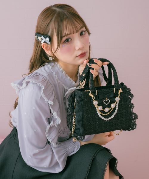 ROJITA(ロジータ)の「チャームリボンツイードバック(ハンドバッグ・レディース・ホワイト/ブラック/グレー/ピンク/ブルー・FREE)」の2枚目の写真