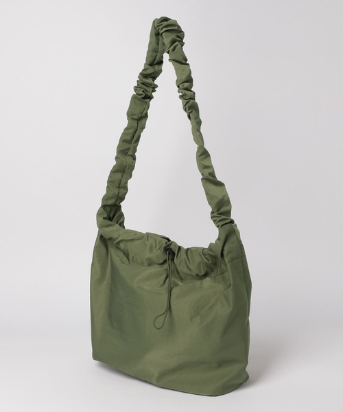 GLOBAL WORK（グローバルワーク）の「撥水クシュクシュ2WAYショルダー/990406（ショルダーバッグ・レディース・アイボリー/カーキ/ブラック・FREE）」の3枚目の写真