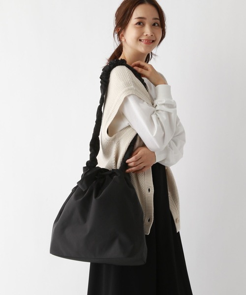 GLOBAL WORK（グローバルワーク）の「撥水クシュクシュ2WAYショルダー/990406（ショルダーバッグ・レディース・アイボリー/カーキ/ブラック・FREE）」の8枚目の写真