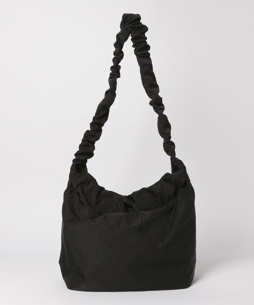 GLOBAL WORK（グローバルワーク）の「撥水クシュクシュ2WAYショルダー/990406（ショルダーバッグ・レディース・アイボリー/カーキ/ブラック・FREE）」の11枚目の写真