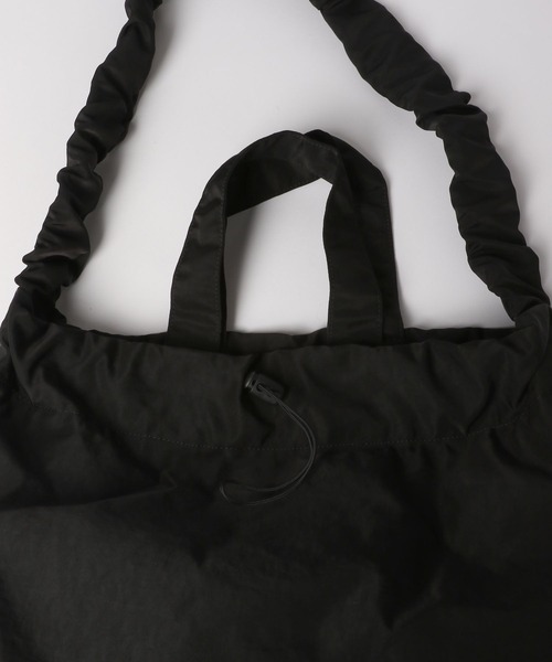 GLOBAL WORK（グローバルワーク）の「撥水クシュクシュ2WAYショルダー/990406（ショルダーバッグ・レディース・アイボリー/カーキ/ブラック・FREE）」の16枚目の写真