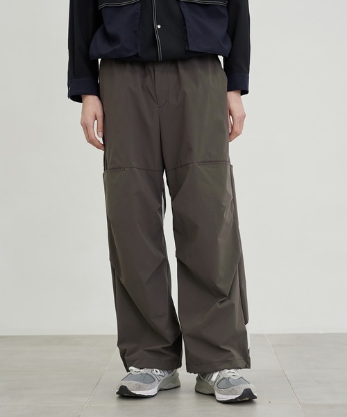 PUBLIC TOKYO（パブリックトウキョウ）の「TEXBRIDスリットポケットパンツ（カーゴパンツ・メンズ・グレー/ブラック・1/2）」の2枚目の写真