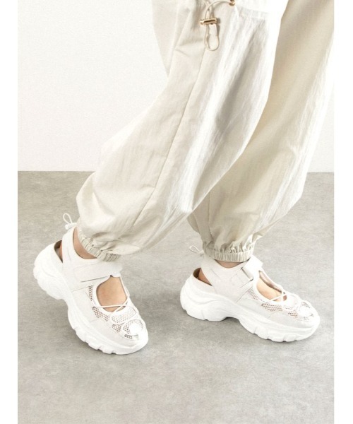 Realta（レアルタ）の「Realta(レアルタ)5cm厚底ソールレースアップメッシュスニーカーサンダル（サンダル・レディース・ブラック/ホワイト・M/L/LL/S）」の19枚目の写真