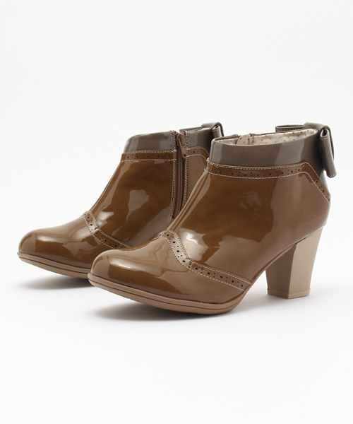 あしながおじさん（アシナガオジサン）の「〈あしながおじさん〉 バックリボン付エナメルブーティ（レインシューズ・レディース・グレイッシュベージュ/ピンク/ブラック・24.0cm/24.5cm/23.0cm/23.5cm/22.5cm）」の4枚目の写真