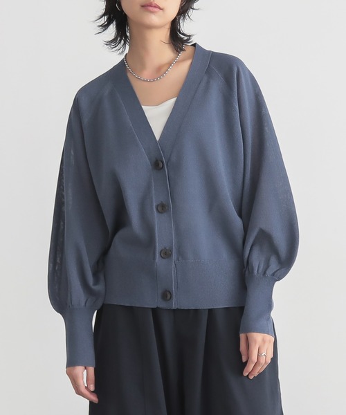 for/c（フォーシー）の「[新色追加]Vネックシアーカーディガン【サスティナブル】（カーディガン/ボレロ・レディース・ホワイト/ライトブルー/オレンジ/ブラック/チャコールグレー/ネイビー/イエロー/ピンク・LL/L/M）」の6枚目の写真