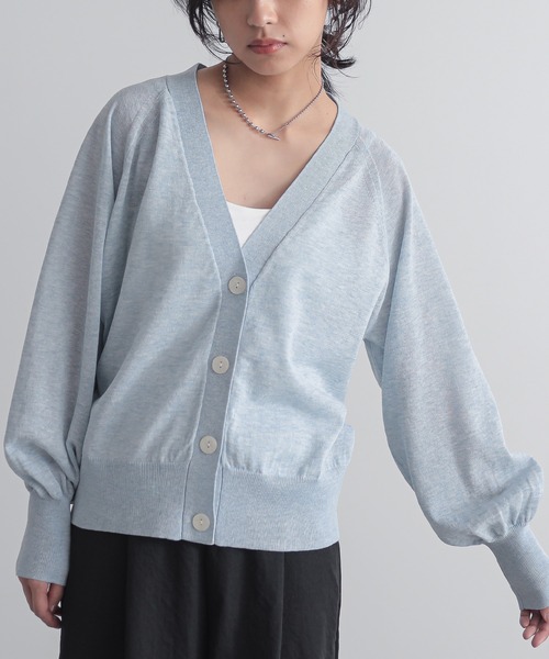 for/c（フォーシー）の「[新色追加]Vネックシアーカーディガン【サスティナブル】（カーディガン/ボレロ・レディース・ホワイト/ライトブルー/オレンジ/ブラック/チャコールグレー/ネイビー/イエロー/ピンク・LL/L/M）」の17枚目の写真