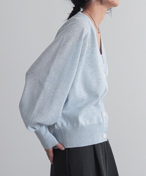 for/c（フォーシー）の「[新色追加]Vネックシアーカーディガン【サスティナブル】（カーディガン/ボレロ・レディース・ホワイト/ライトブルー/オレンジ/ブラック/チャコールグレー/ネイビー/イエロー/ピンク・LL/L/M）」の18枚目の写真