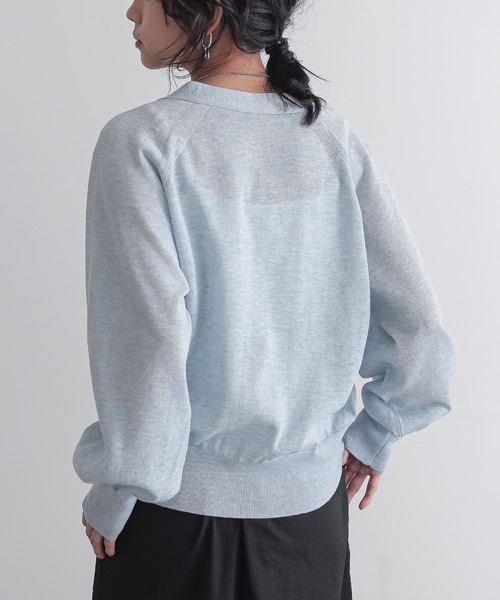 for/c（フォーシー）の「[新色追加]Vネックシアーカーディガン【サスティナブル】（カーディガン/ボレロ・レディース・ホワイト/ライトブルー/オレンジ/ブラック/チャコールグレー/ネイビー/イエロー/ピンク・LL/L/M）」の19枚目の写真