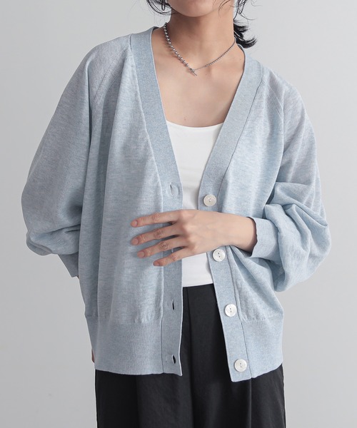 for/c（フォーシー）の「[新色追加]Vネックシアーカーディガン【サスティナブル】（カーディガン/ボレロ・レディース・ホワイト/ライトブルー/オレンジ/ブラック/チャコールグレー/ネイビー/イエロー/ピンク・LL/L/M）」の20枚目の写真