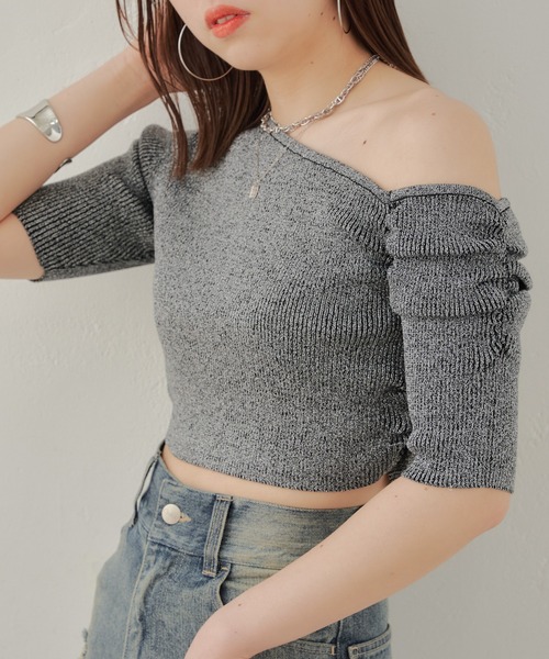 Chico(チコ)の「5分袖ワンショルラメニット(ニット/セーター・レディース・ホワイト/ブラック/ライトベージュ/ブルー・FREE)」の2枚目の写真