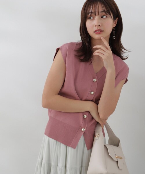 PROPORTION BODY DRESSING(プロポーションボディドレッシング)の「金ボタン付きニットベスト / 1214170511(ニット/セーター・レディース・ピンク/ブルー/ブラック・FREE)」の3枚目の写真