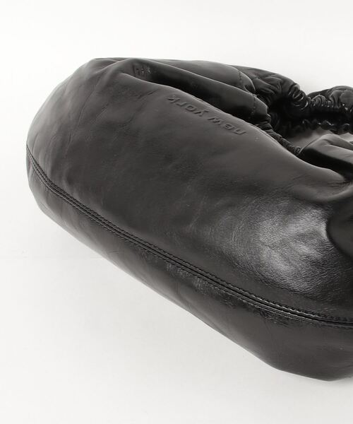 alexanderwang（アレキサンダーワン）の「CRESCENT SMALL TOP HANDLE（ハンドバッグ・レディース・ブラック・ONE SIZE）」の3枚目の写真